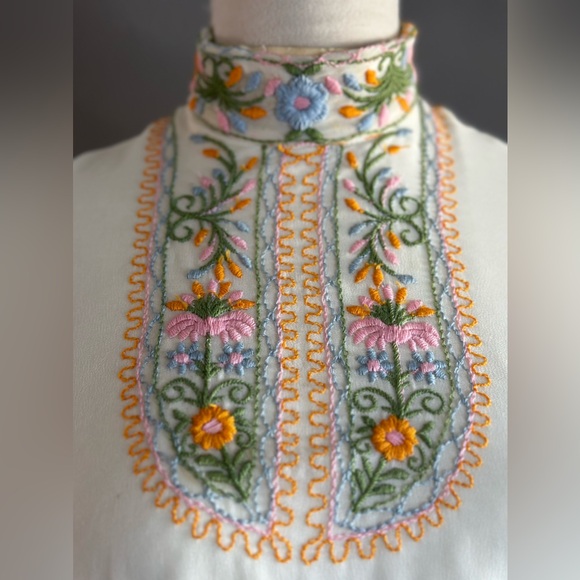 Vintage 70s Montaldos Union Made Wedding Dress Cream Embroidered Flowers - Picture 2 of 15